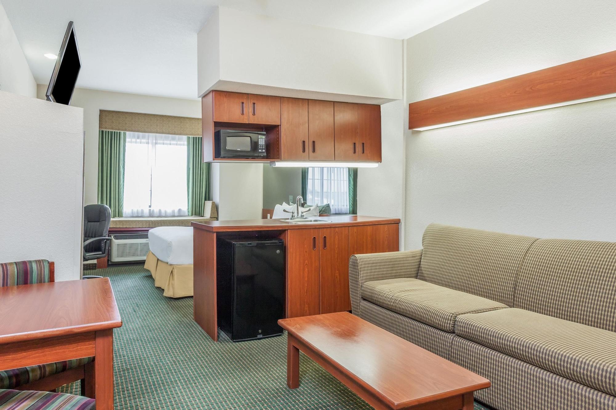 Days Inn By Wyndham Near Kansas Speedway Kansas City Exterior photo