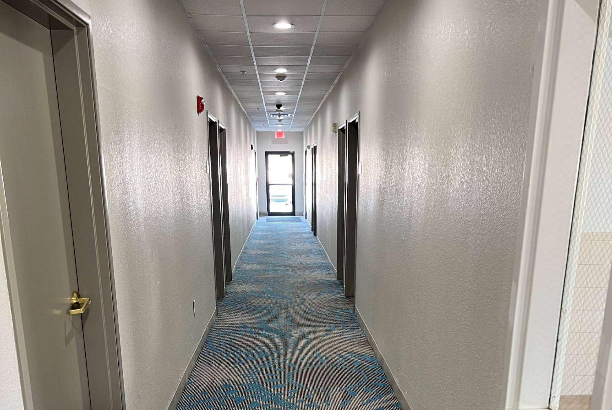 Days Inn By Wyndham Near Kansas Speedway Kansas City Exterior photo