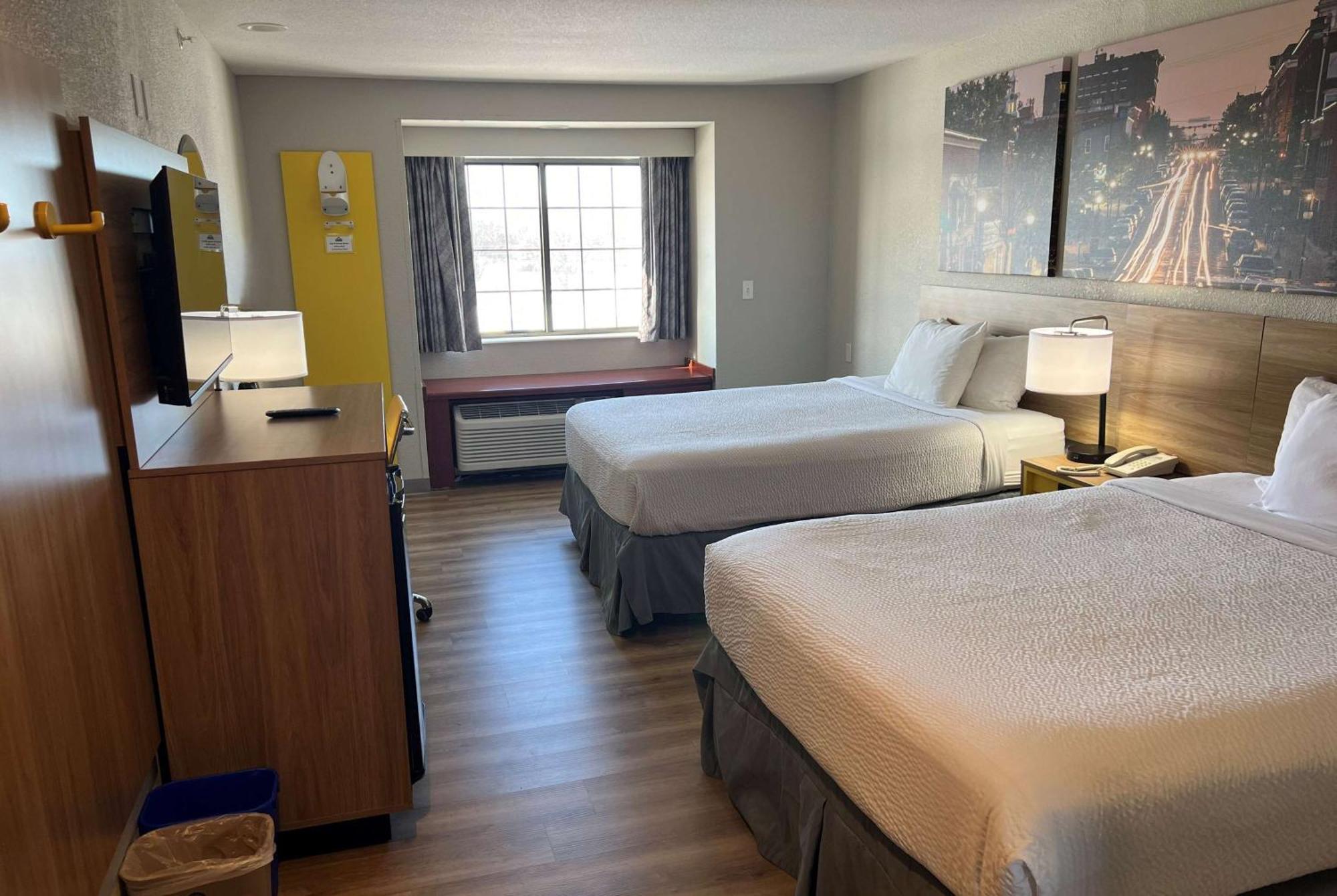 Days Inn By Wyndham Near Kansas Speedway Kansas City Exterior photo